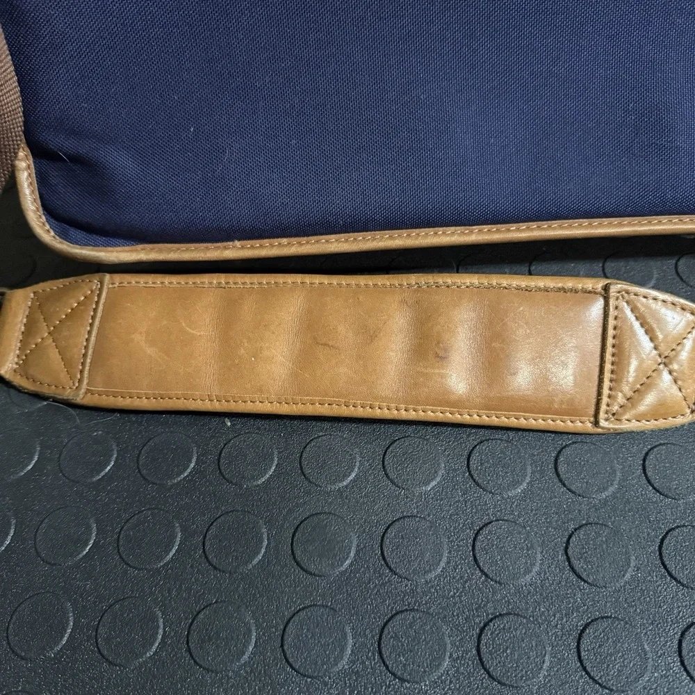 L.L. Bean bean messenger